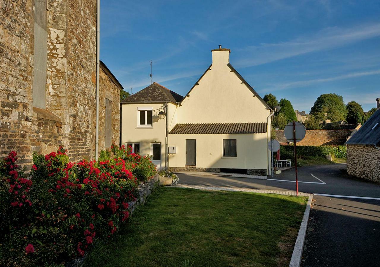 Auberge Le Canard Qui Rit Plélauff Buitenkant foto