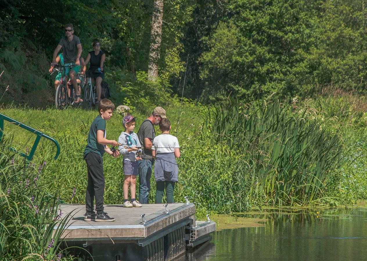 Auberge Le Canard Qui Rit Plélauff Buitenkant foto