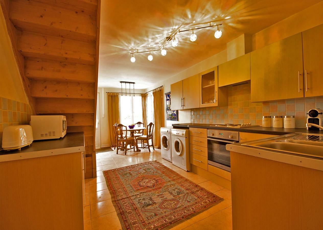 Auberge Le Canard Qui Rit Plélauff Buitenkant foto