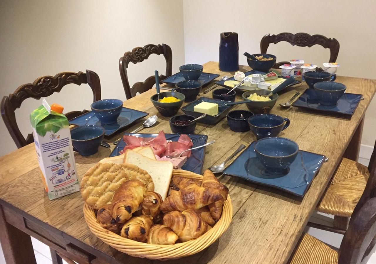 Auberge Le Canard Qui Rit Plélauff Buitenkant foto