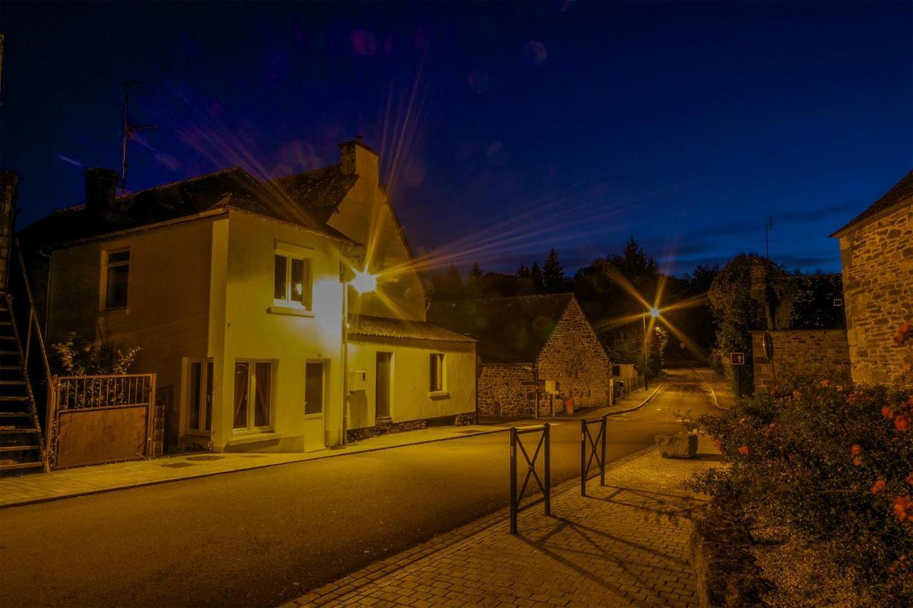 Auberge Le Canard Qui Rit Plélauff Buitenkant foto